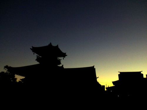 夜明けの寺院